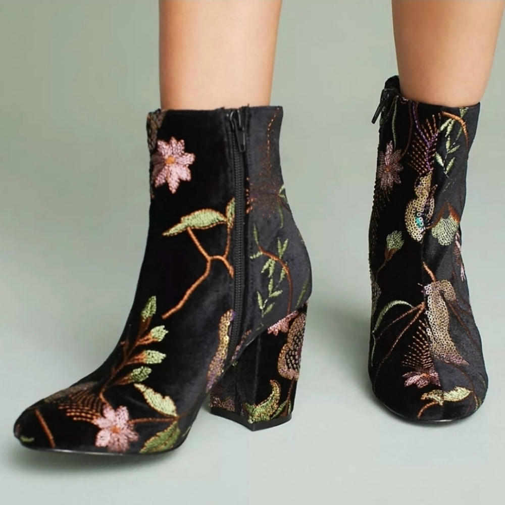Steven by Steve Madden Lissa Velvet Floral Embroidered Ankle Boots Size 6.5